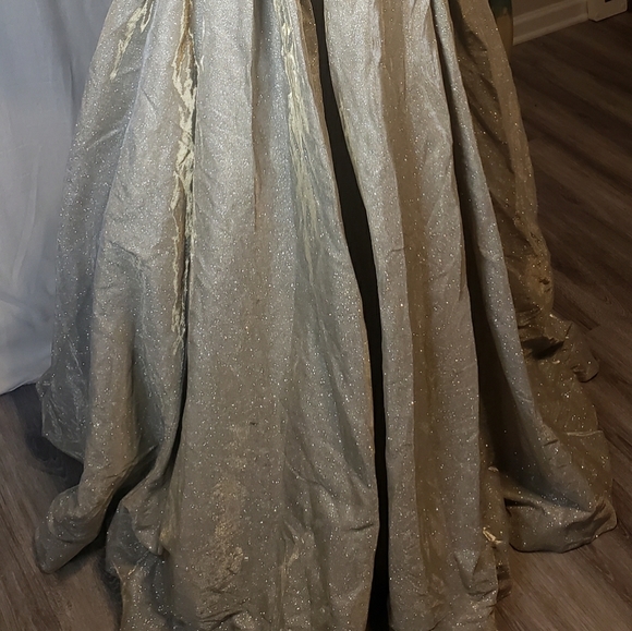 By IEENA for Mac Duggal   dress silver - Picture 2 of 7